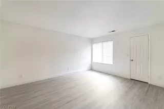 Photo #4: 2389187 Listing 