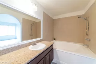 Photo #6: 2389187 Listing 