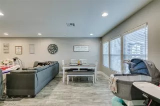 Photo #3: 2389272 Listing