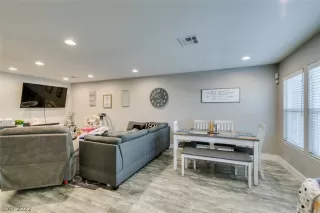 Photo #4: 2389272 Listing