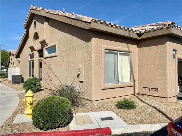 MLS: 2389316 Condo For Sale