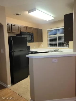 Photo #6: 2389329 Listing 