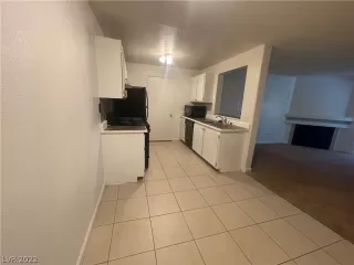 Photo #2: 2389339 Listing