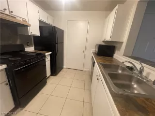 Photo #3: 2389339 Listing