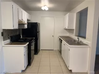 Photo #4: 2389339 Listing