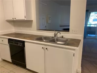 Photo #5: 2389339 Listing