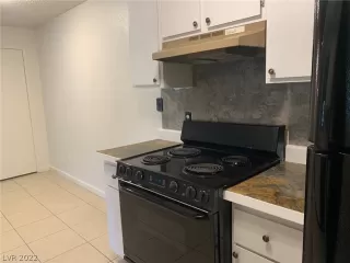 Photo #6: 2389339 Listing