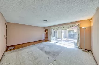 Photo #2: 2389347 Listing 