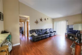 Photo #3: 2389348 Listing