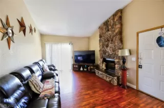 Photo #4: 2389348 Listing