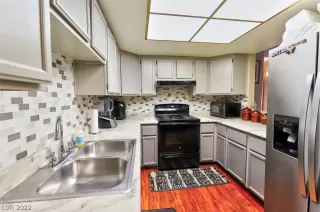 Photo #6: 2389348 Listing