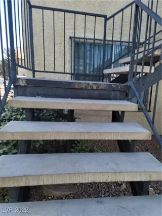 Photo #3: 2389358 Listing 