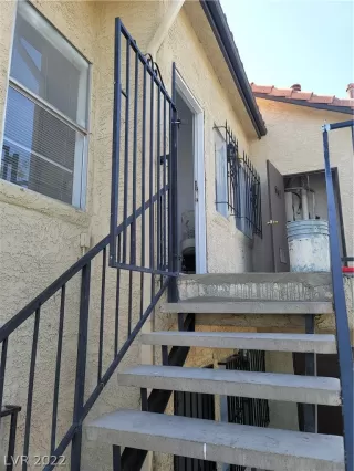 Photo #4: 2389358 Listing 