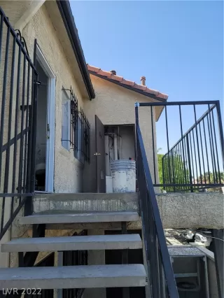 Photo #5: 2389358 Listing 