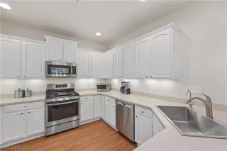 Photo #1: 2389390 Listing