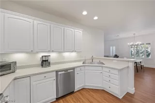 Photo #2: 2389390 Listing