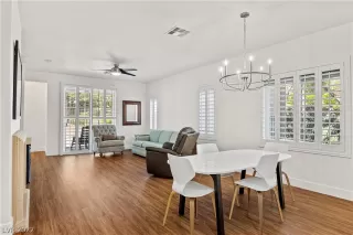 Photo #4: 2389390 Listing