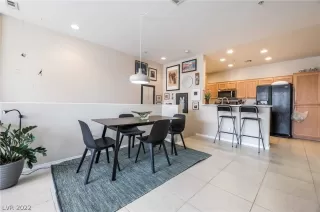 Photo #3: 2389420 Listing