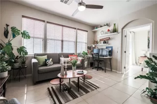 Photo #6: 2389420 Listing