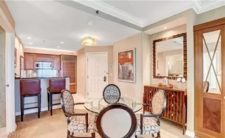 Photo #5: 2389422 Listing