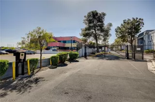 Photo #5: 2389423 Listing 