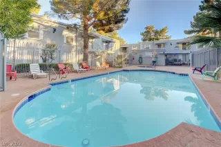 Photo #6: 2389423 Listing 