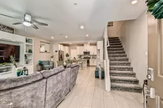 Photo #3: 2389433 Listing