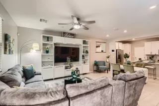 Photo #4: 2389433 Listing