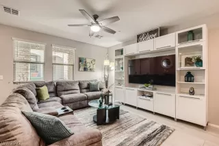 Photo #5: 2389433 Listing