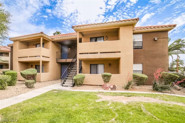 MLS: 2389440 Condo For Sale