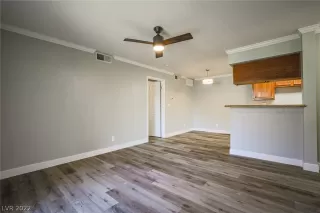 Photo #5: 2389440 Listing 