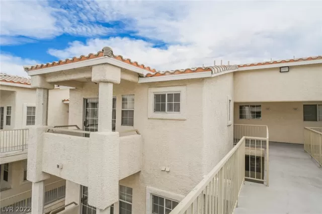 MLS: 2389441 Condo For Sale