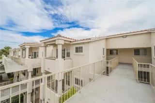 Photo #1: 2389441 Listing