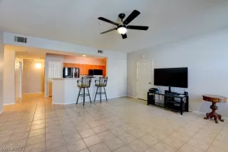 Photo #2: 2389456 Listing 