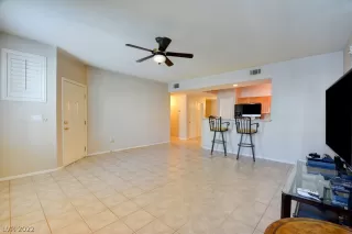 Photo #3: 2389456 Listing 