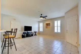 Photo #4: 2389456 Listing 