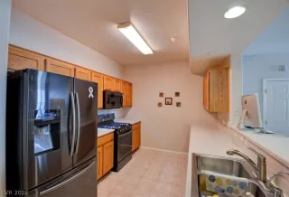 Photo #6: 2389456 Listing 