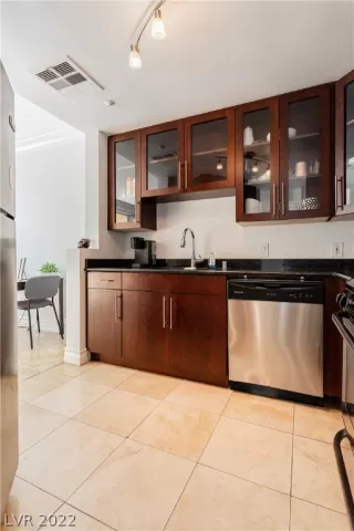 Photo #3: 2389503 Listing