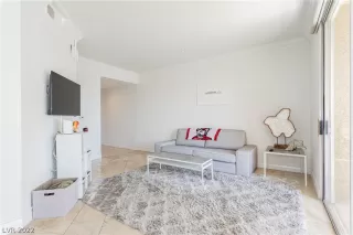 Photo #4: 2389503 Listing