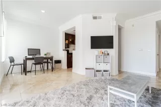 Photo #5: 2389503 Listing