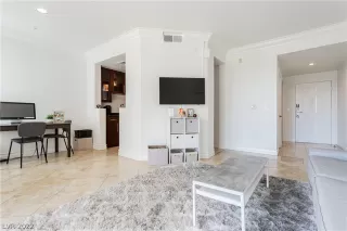 Photo #6: 2389503 Listing