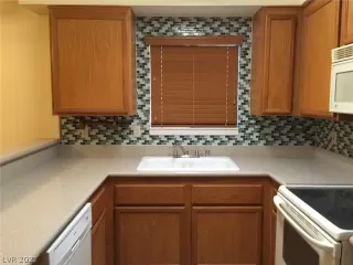 Photo #2: 2389504 Listing