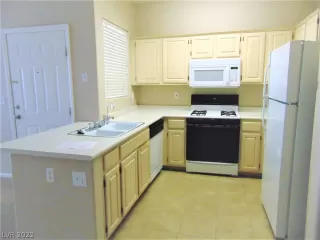 Photo #4: 2389508 Listing 