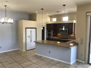 Photo #4: 2389509 Listing 