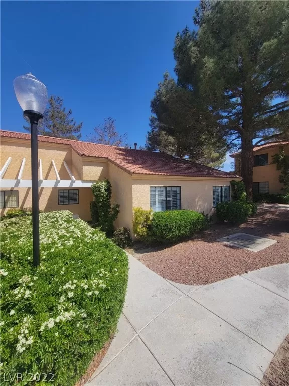 MLS: 2389528 Condo For Sale