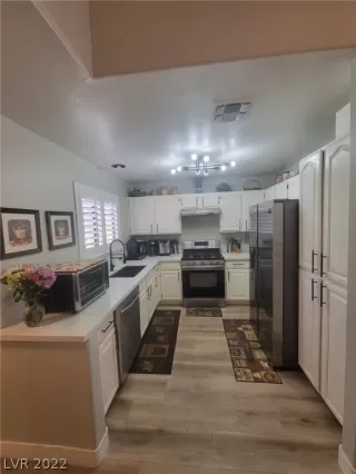 Photo #2: 2389528 Listing