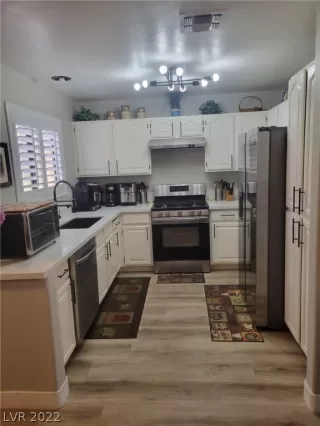 Photo #3: 2389528 Listing