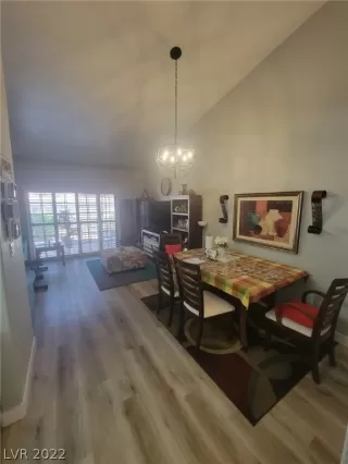 Photo #4: 2389528 Listing