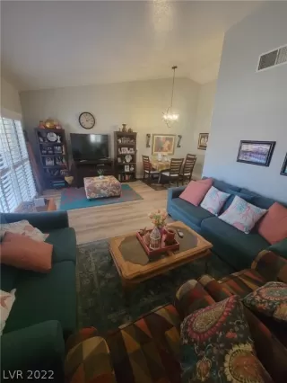 Photo #6: 2389528 Listing