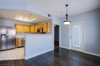 Photo #5: 2389538 Listing 